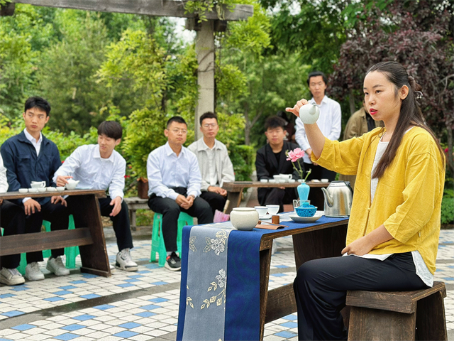 【完满演绎·课堂篇】新火试新茶,诗酒趁年华——礼仪课邀您品味右岸茶会