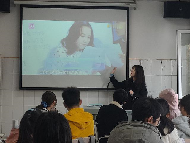 【完满演绎·课堂篇】并肩笑傲狂澜,成就卓越团队——《演讲学》课程“最强大脑”团队PK完满活动