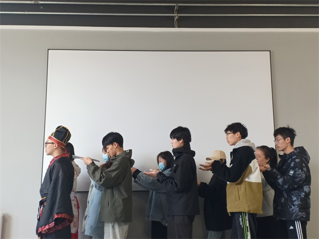 【完满演绎·课堂篇】国风浩荡,在礼仪课堂寻一场千年浪漫——记远景学院跨学科双师教学实践