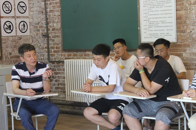【桑梓情深·校友篇】想走到阳光下的人，就会伸手紧握阳光