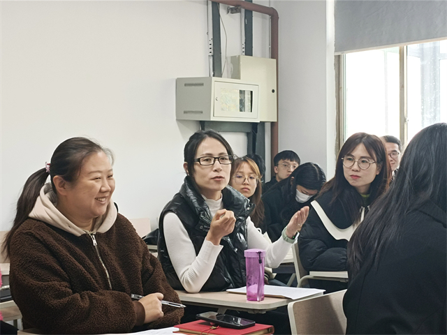 【完满演绎·课堂篇】唇枪舌剑,辩场争锋——远景学院“生活需不需要精打细算”课堂辩论赛