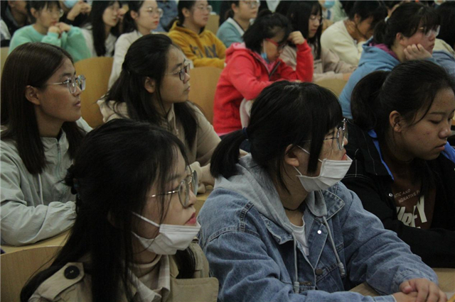 远景学院2020级新生见面会暨荣誉生入学教育顺利举行