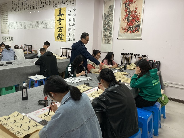 书香新时代,“典”亮新征程——第五届中华经典诵写讲大赛远景学院正在行动