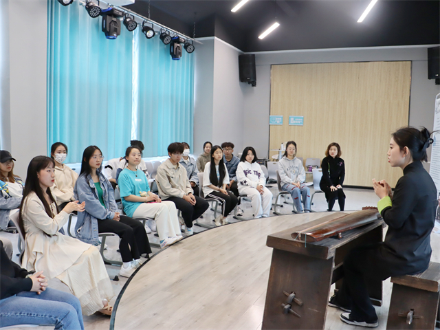 【远景大讲堂】素琴挥雅操,清声随风起——青年古琴演奏家刘雨朦做客远景大讲堂
