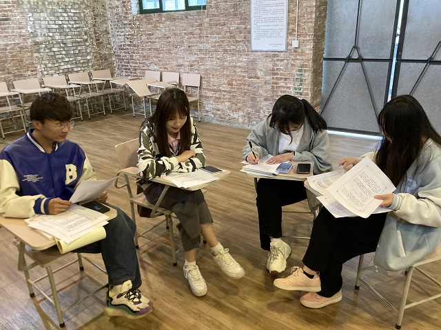书香新时代,“典”亮新征程——第五届中华经典诵写讲大赛远景学院正在行动