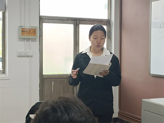 【完满演绎·课堂篇】唇枪舌剑,辩场争锋——远景学院“生活需不需要精打细算”课堂辩论赛