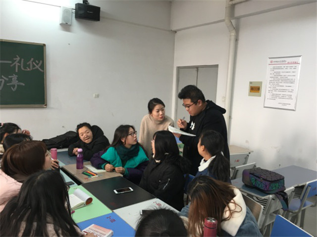 【学科融合·课堂篇】企业招聘要什么?员工应聘怎么做?——基于人力资源管理和礼仪的跨学科交流分享会