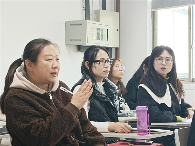 【完满演绎·课堂篇】唇枪舌剑,辩场争锋——远景学院“生活需不需要精打细算”课堂辩论赛