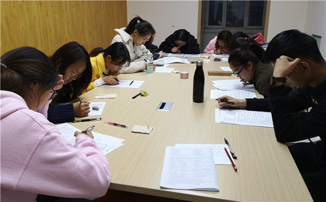 【书院直击·导师篇】言传身教,携手共进——远景学院“护航专四考”导师活动